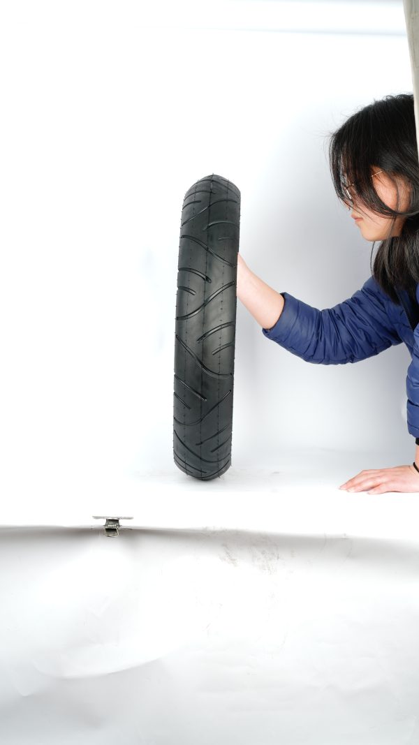 DSC06277 20x4 1/4 20x3.0 fat bike tire